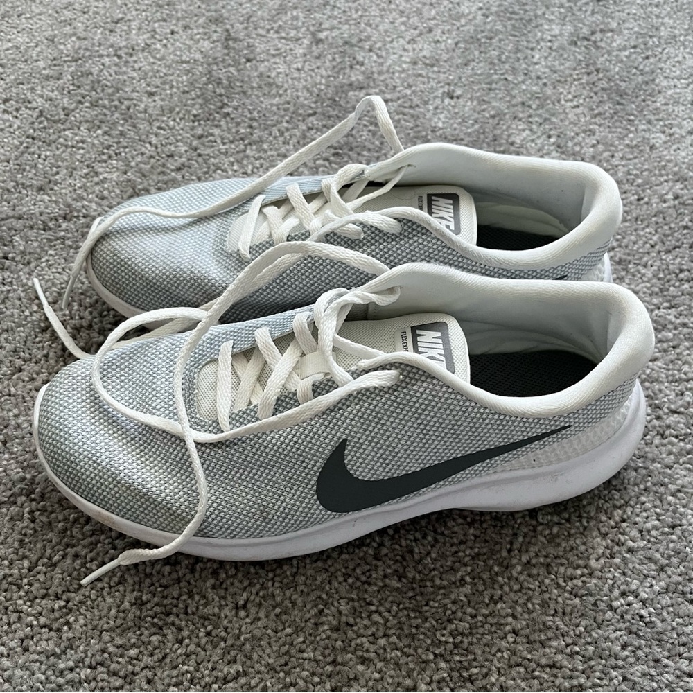 Womens Nike Sneakers - Picture 1 of 9